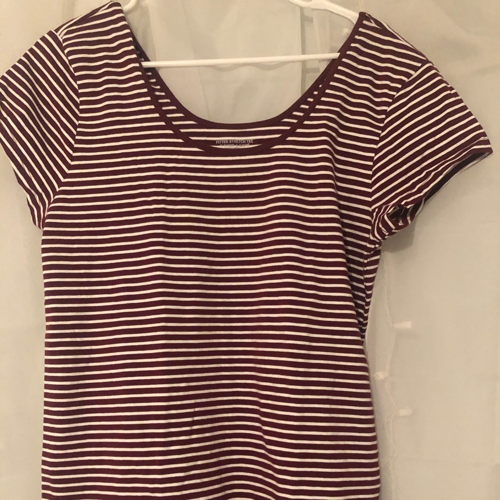 A short sleeve maroon and white top